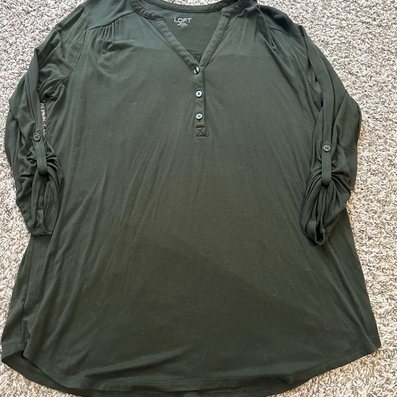 LOFT Outlet Olive Green 3/4 Sleeve Henley Top - Women’s Size Medium - Picture 2 of 5